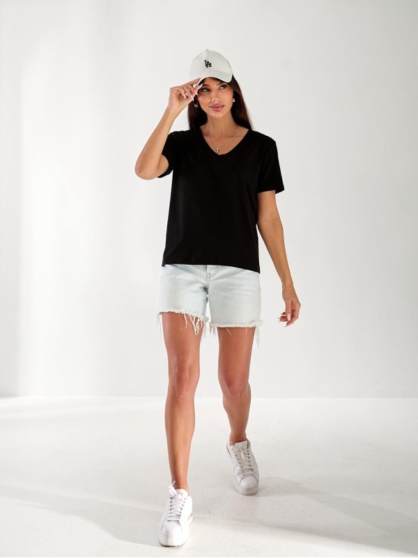 Жіноча футболка з вирізом чорного кольору