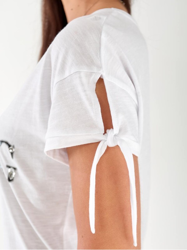 Жіноча футболка з написом бiлого кольору