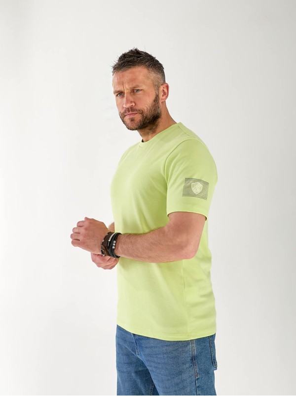 Чоловіча футболка салатового кольору