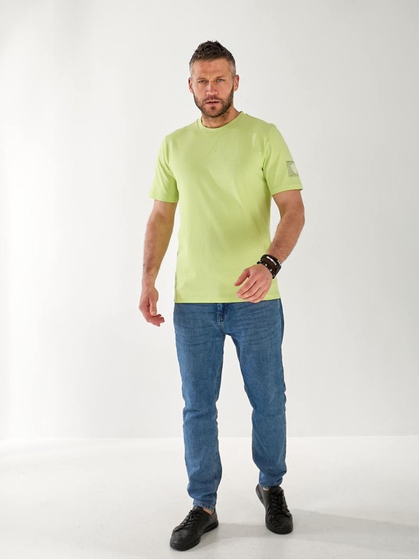 Чоловіча футболка салатового кольору