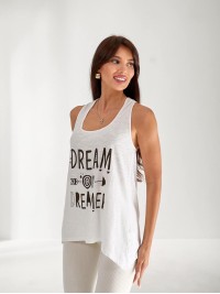 Женская удлиненная майка с надписью белого цвета